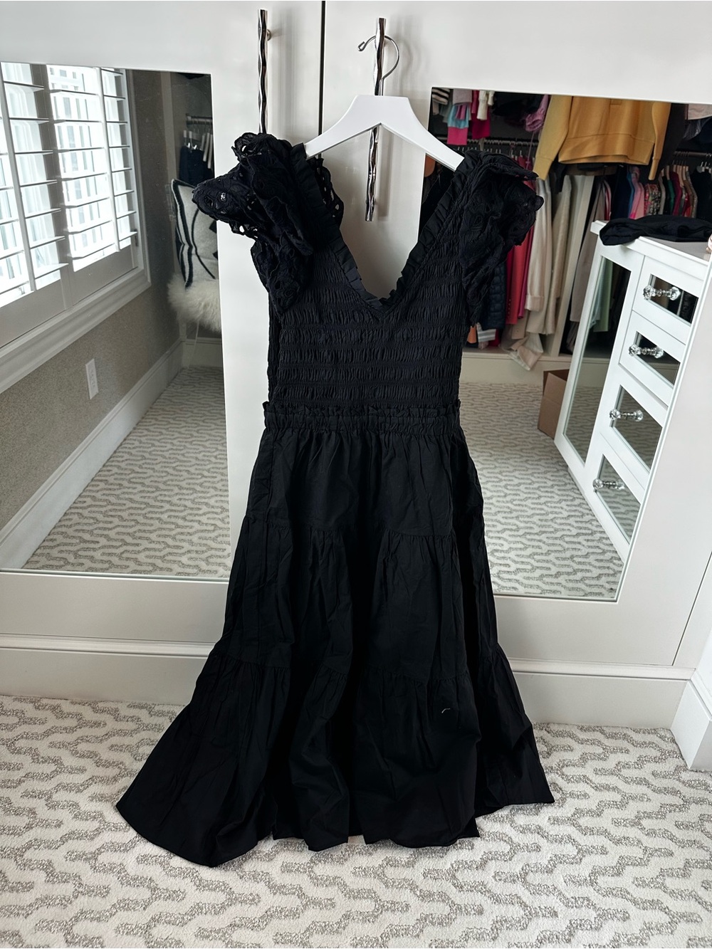 NWT En Saison Black Ruffled V-Neck Midi Dress